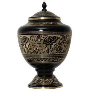 Urnes de crémation en laiton de haute qualité avec des fleurs et des feuilles gravure nickel et couleur rose finie pour les cendres humaines - Product Image 2