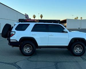Toyota 4Runner TRD Off-Road Premium 4x4 4WD 2018 d'occasion en excellent état - Prêt à être expédié - Product Image 4