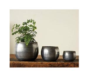 Juego de 3 macetas decorativas de metal puro para el hogar con forma y tamaño personalizados a muy buen precio - Product Image 1