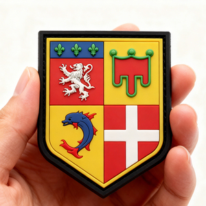 Bracelet en PVC pour la région des <span class=keywords><strong>Alpes</strong></span> d'Auvergne Patch régional en caoutchouc souple personnalisé Bracelet en PVC durable pour vêtements - Product Image 1