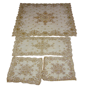 Haute vente nouveau Design doré Net tissu perles faites à la main broderie Table à manger couverture en gros décoratif perlé nappe - Product Image 1
