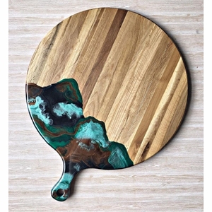 Planche à découper en résine vert émeraude moderne, pelle à pizza en bois naturel et plateau de service, ustensiles de cuisine, effet marbre, pelle à fromage - Product Image 1
