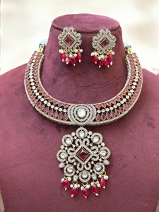 Ensemble de colliers en pierre de Moissanite Boucles d'oreilles pour femmes en plaqué or Bijoux de créateurs pour mariage et fête - Product Image 4