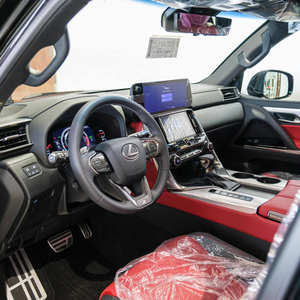 SUV Familiar LX 600 F Sport con Interior de Cuero Oscuro, Tracción en las Cuatro Ruedas, Volante a la Izquierda, Techo Panorámico - Product Image 6