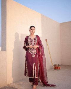 Conjunto elegante de Kurti y Palazzo de seda satinada natural pura con Dupatta a juego para fiesta, apariencia de Festival y ocasiones especiales - Product Image 6