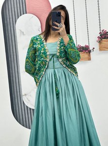 Vert Pakistanais Designer Traditionnel 3 Pièces Ensemble Shimmer Silk Wedding Gown Choli Shrug Beautiful Festival Prêt à porter pour les fêtes - Product Image 5