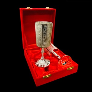 Copas de cóctel modernas hechas de copas de champán de latón Juego de regalo de copa de vino irrompible grabada en plata Copas de vino tinto de metal - Product Image 3