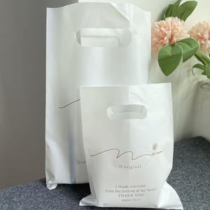 Sac à provisions en plastique à poignée découpée avec logo personnalisé haut de gamme, sacs découpés à l'emporte-pièce - Product Image 2