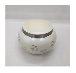 Urne funéraire compacte ronde pour animaux de compagnie en métal noir mat avec couvercle à empreinte de patte, souvenir de crémation sécurisé - Product Image 3