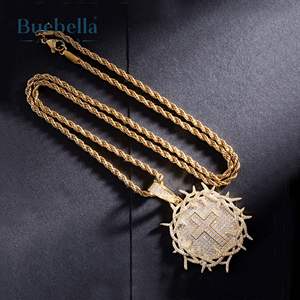 Corona de espinas helada chapada en oro de 18 quilates de plata 925 de alta calidad con colgante de medallón cruzado - Product Image 4