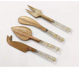 Juego de Cuchillos para Queso de Acero Inoxidable de Primera Calidad con Mangos de Madera con Incrustaciones de Resina de Colores, Aptos para Lavavajillas, para un Aspecto de Mesa Único - Product Image 5