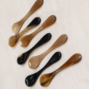 Cuchara de cuerno para el servicio de ensalada de restaurante casero hecha de madera Ética ecológica con mango de agarre equilibrado de textura pulida - Product Image 2