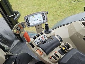 Massey Ferguson MF 8727 Dyna-VT Exclusivo MF BEAR - Product Image 6