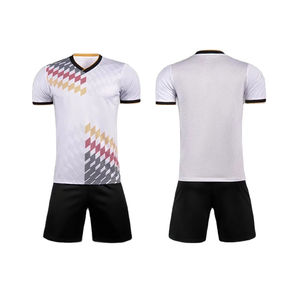 ชุดฟุตบอลสำหรับผู้ชายชุดออกกำลังกายเข้ารูปโลโก้ตามสั่งวัสดุระบายอากาศได้ดีออกแบบได้ตามต้องการ - Product Image 1