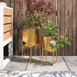 Jardinière décorative élégante en cuivre, conçue pour compléter les arrangements de jardin de balcon avec des fleurs saisonnières et des plantes luxuriantes - Product Image 6