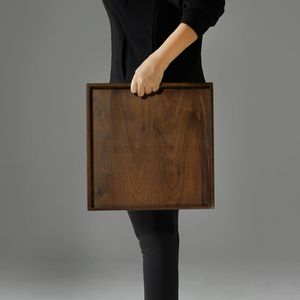 Juego de bandejas de madera New Look en rico color caoba con forma ovalada y diseño atemporal perfecto para aperitivos y bebidas - Product Image 3