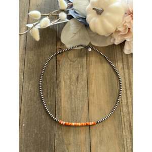 สร้อยคอประดับมุกไล่ระดับสีเงินสเตอร์ลิงและหอยนางรมหนามแบบนาวาโฮ - Product Image 1
