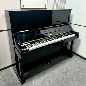 Piano Vertical Acústico Yamaha UX Negro para Músicos Profesionales, Piano Japonés de Segunda Mano, Madera Sólida, 88 Teclas - Product Image 1