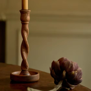 Le bougeoir en bois de luxe ajoute une touche sophistiquée, rustique, confortable et élégante aux espaces de salon et de salle à manger - Product Image 1