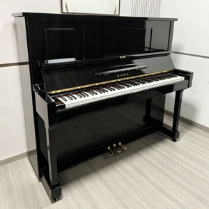 Piano droit Kawai K35, 88 touches lestées, clavier en bois massif, style classique, finition noire, à poser au sol - Product Image 1