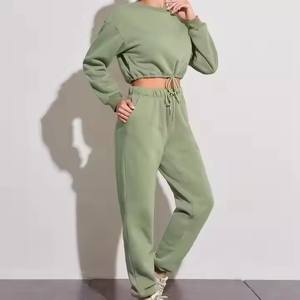 Chándal de felpa francesa liso personalizado, sudadera recortada con cuello redondo, conjunto de 2 piezas, chándal de algodón y poliéster para mujer - Product Image 2