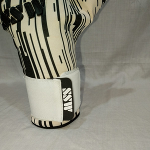 ถุงมือผู้รักษาประตูฟุตบอลแบบมืออาชีพปรับแต่งได้ยางลาเท็กซ์หนังพียูสำหรับการป้องกันในการเล่นกีฬา - Product Image 3