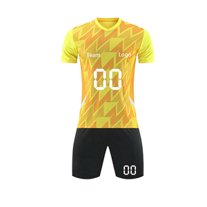 Ensemble de vêtements de football personnalisés en gros, nouveaux designs, maillots de football pour hommes, shorts, maillots de football en polyester à séchage rapide, pas cher - Product Image 2