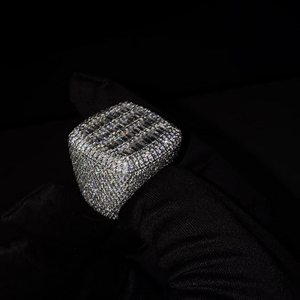 Anillo de Boda Hip Hop de Alta Gama Chapado en Rodio con Brillantes Diamantes Moissanite Diseñado para un Brillo Premium y un Atractivo de Lujo - Product Image 2