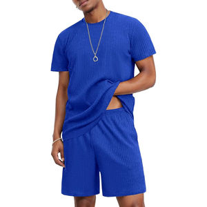 Conjunto de camiseta y pantalones cortos para hombre con logotipo personalizado, cómodo atuendo atlético de dos piezas para deportes de fitness y ropa de calle - Product Image 1