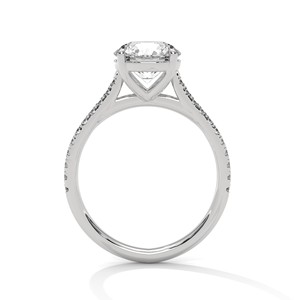 Anillo Solitario de Moissanita con Corte Brillante Redondo de 2.0 ct y Banda Pavé en Plata de Ley 925 - Product Image 5