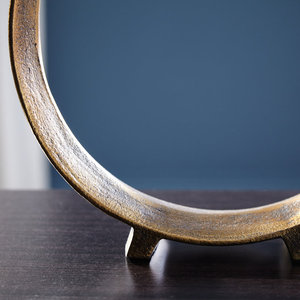 Sculpture en métal moderne faite à la main ornement simple et élégant de couleur noire pour la décoration intérieure salon anniversaire Occasion petite taille - Product Image 4