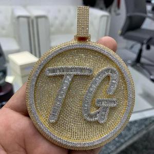 Colgante de Lujo con Inicial Cristiana, con Incrustaciones de Moissanita TG de 25 Quilates, en Oro Amarillo, Estilo Hip Hop, Joyería Unisex - Product Image 4