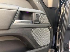 Kit Paraurti Anteriore Usato 2023 Land Rover Defender 130 X-Dynamic SE - Ricambi Universali per Aggiornamento e Modifica del Contorno Anteriore |   Esportazione - Product Image 4