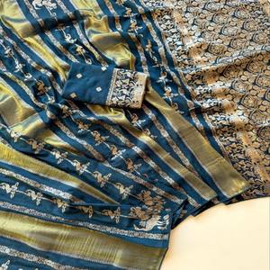 Sari VASTRA COTTAGE Premium de Tela Chinya Pura, Viscosa Georgette, Jacquard con Hilos Plateados y Dorados, Tejido Rico, Pallu Teñido a Mano - Product Image 2