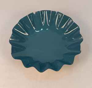 ถาดเสิร์ฟอะลูมิเนียมทรงดอกไม้เมเปิ้ลสีเข้มสไตล์โมเดิร์น พร้อมช่องแบ่งสำหรับใส่ของตกแต่ง สามารถปรับแต่งสีและขนาดได้ เหมาะสำหรับใช้ในบ้าน - Product Image 4