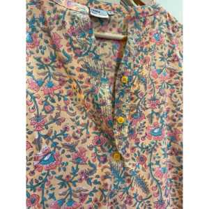 Chemise en mousseline Liberty Floral Meadow avec imprimé floral bois de santal - Product Image 4