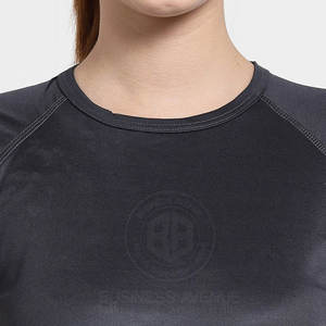 Camiseta Deportiva Transpirable y Cómoda con Material Ligero y Diseño de Movimiento Suave - Product Image 6