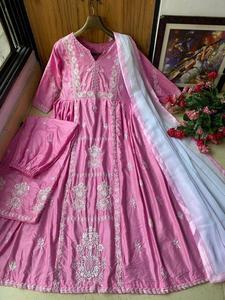 ชุดคลุมผ้าเรยอนปักลายสำหรับนักออกแบบคุณภาพระดับพรีเมียมชุดปักลายทำมือปักลายด้านบนและกางเกง - Product Image 4