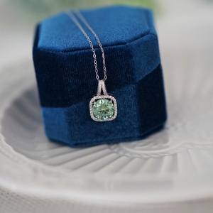 Collier pour femme Tishya en argent 925 avec diamant rond de 0,5 ct en moissanite verte avec pendentifs en or et en or rose - Product Image 2