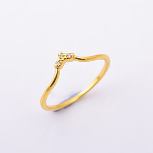 Bague fine pour femme en argent sterling 925 avec belle incrustation de réglage de lunette en zircon cubique plaqué or de style ethnique à la mode - Product Image 1