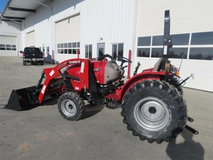 Tracteur Case IH FARMALL 40A, machine agricole haut de gamme, conçue pour l'agriculture intensive et un fonctionnement fiable. - Product Image 5