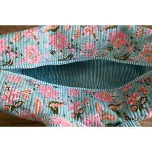 Bolsa de Viaje de Fin de Semana Estilo Boho, Ligera y de Lujo, con Estampado Floral Indio Hecho a Mano - Product Image 6