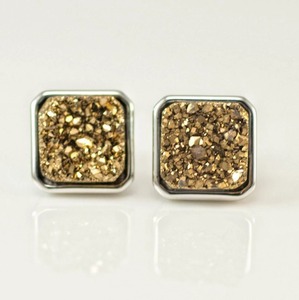 Pendientes Cuadrados de Cuarzo Druzy Dorado, Cristal Natural Brillante, Aprox. 9mm, Plata de Ley 925, Regalo Navideño - Product Image 1