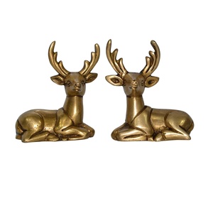 Esta Moderna Escultura de Latón Personalizada, Tallada a Mano, es una Opción de Regalo de Lujo y Pensado - Product Image 2