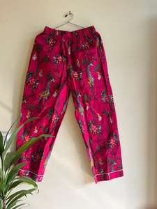 Pijama de traje de noche de algodón rosa para mujer con cuello en V con hermoso estampado de animales transpirable estilo suave y sexy - Product Image 2