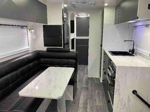 La última autocaravana de remolque de viaje curada por expertos 20 -- 2-3 Hurricane-Tuff-Rider Off-Roads Motorhomes Caravanas para salones Literas - Product Image 3