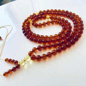 ลูกประคำสีชาธรรมชาติอำพัน 108 เม็ด ทำด้วยมือในโปแลนด์; เครื่องประดับทางศาสนาสำหรับผู้ชาย ผู้หญิง และทุกเพศ - Product Image 3