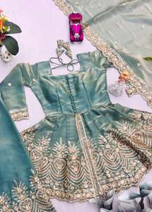 Ensemble Sharara indien pakistanais magnifique et élégant, en satin Fendy bicolore, pour les fêtes, les mariages, les tenues traditionnelles et décontractées pour femmes - Product Image 6