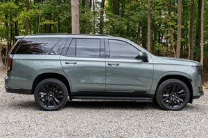 รถยนต์คาร์ดิแลค เอสคาร์ เลด ปี 2023 รุ่น 4WD สปอร์ต แพลตตินัม ภายในตกแต่งด้วยหนัง ไฟ LED หลังคาพาโนรามิก ยาง R20 - Product Image 6