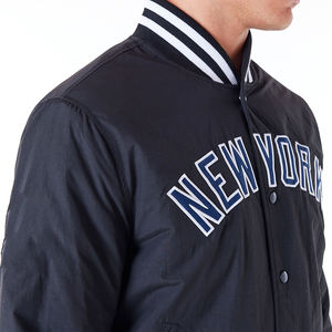 Chaqueta de béisbol con forro de edredón y logotipo bordado de Nueva York para hombre - Product Image 3